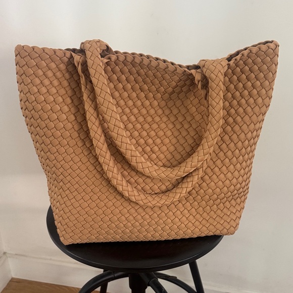 Handbags - Elegant Tan Woven Tote Bag